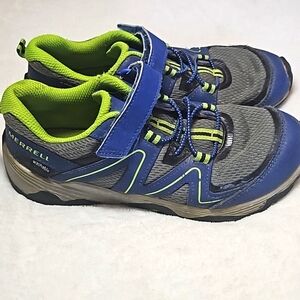 Merrell boys sneakers sz 3